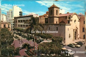 La plaza de santo domingo a finales de los años sesenta. Ya estaba construido el nuevo edificio del colegio del Milagro.