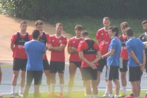 Mario Silva tuvo una charla de diez minutos con la plantilla.