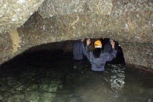 Natur Sport realiza itinerarios por algunas de las cuevas más representativas del Karst. Foto: Andalucia.org.