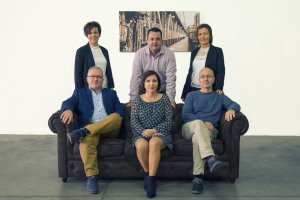 Los seis hermanos que gestionan Confiterías Hernández.