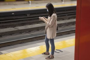 La aplicación no usa la geolocalización y protege la identidad de los usuarios.