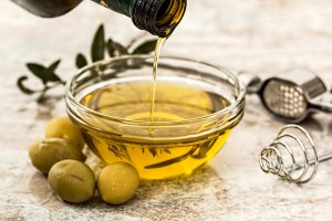 El Hospital de Jaén va a estudiar los beneficios del aceite de oliva para frenar el avance de la Covid-19.