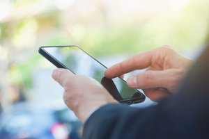 La aplicación abre el inicio de usuario de la red social para conseguir las claves de acceso.