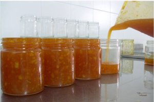 La instalación hará la confección y el envasado del producto.