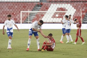 Decepción absoluta en el equipo rojiblanco tras caer con el Tenerife.