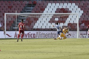 Luis Milla se plantó varias veces en las narices de Fernando.