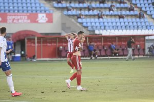 Lazo, que no está muy fino, se lamenta al igual que Corpas de una jugada.