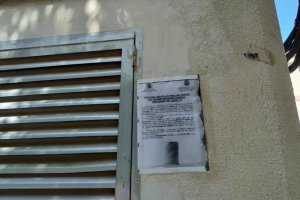 Cartel en la calle Antonio Mairena de Almería