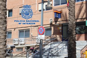 Fachada de la Comisaría Policía Nacional de El Ejido