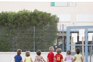 Algunos de los niños que se han quedado sin plaza en el colegio de Retamar