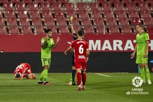 Amarilla para David Costas.