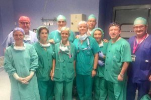 Equipo que ha llevado a cabo la intervención en el Hospital Universitario Torrecárdenas.