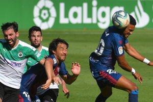 El Huesca se vino de vacío de El Sardinero (1-0).