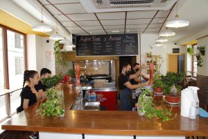 La hosteleria ha incrementado su demanda de trabajadores una vez que han podido reiniciar la actividad.