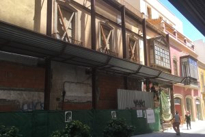 Frontispicio  que da a Navarro Rodrigo con el mirador en alto que se mantendrá.