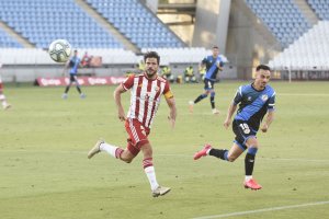 Romera en una jugada del partido ante el Rayo Vallecano en el Mediterráneo.