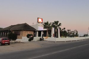 La discoteca Mandala Beach Mojácar es una de las más populares del municipio.