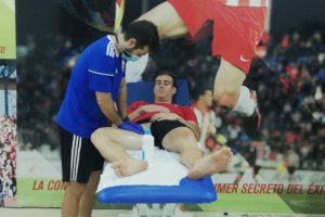 Fernando inicia un tratamiento de fisioterapia en espera de los resultados médicos.