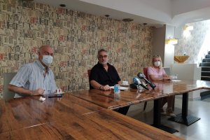 Rueda de prensa ayer de la Mesa del Tren.