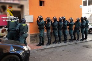 La Guardia Civil ha detenido en Almería a 15 personas acusadas de pertenecer a una organización en Roquetas.