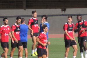 Mario Silva y los jugadores este sábado por la tarde.