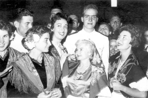 Juan Carlos, el futuro rey entonces, en un baile de gala en el Casino de Almería en 1958.