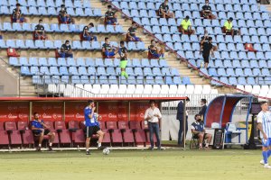 Mario Silva en el banquillo durante el Almería-Málaga.