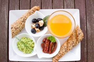 Los desayunos en los bufés libres son la comida en la que más excesos cometemos