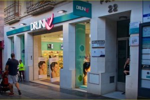 Perfumería en el Paseo de Almería.