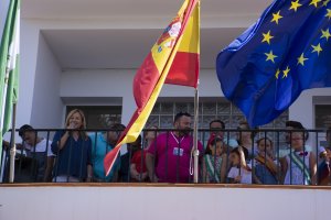 Chupinazo inaugural de las fiestas desde el balcón municipal.