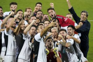 Los jugadores del Castellón celebrando el ascenso.