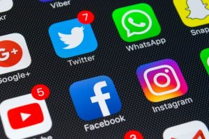 Las apliaciones de la compañía Facebook han dejado de funcionar este mediodía.