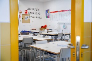 Docentes, padres y sindicatos piden respuestas a la Administración sobre el inicio del nuevo curso.