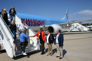 Llegada al aeropuerto de Almería de turistas británicos a través del touroperador TUI en una pasada campaña apoyada por el Patronato de Turismo