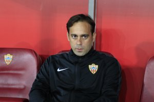 Fran Fernández llega a Tenerife tras dirigir a Almería y Alcorcón.