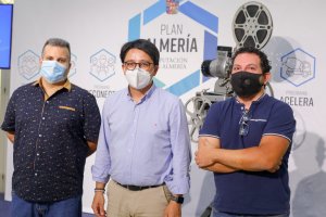 El diputado provincial de Cultura, junto a representantes de TESA.