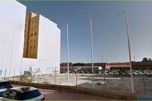 Solar  ubicado entre la Avenida de Montserrat y la Avenida del Aeropuerto que se convertirá en nuevas viviendas.