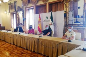 La Delegada del Gobierno felicita al CD El Ejido por los ascensos.