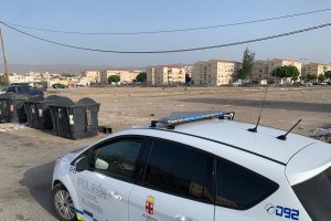 Dispositivo policial para acabar con el mercadillo ilegal de El Puche.