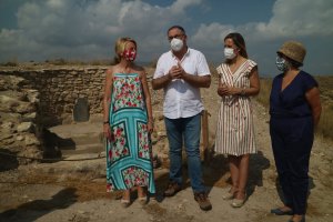 Visita a la tumba 40 de Los Millares, que se cree que perteneció a la elite de esta sociedad.