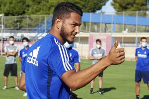 Luis Suárez despidiéndose de sus compañeros en el Zaragoza.