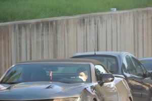 Darwin Núñez saliendo del Estadio tras hacerse las pruebas.