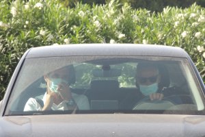 El míster José Gomes saliendo del Estadio este jueves.