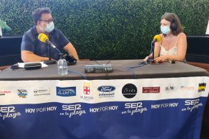 Luisa Barranco y Alfredo Casas en el set de la Cadena SER de Almería.