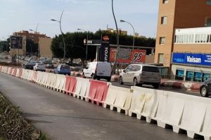 El puente de Avenida del Mediterráneo, en obras para realizar el carril bici en el que tuvo lugar el suceso.
