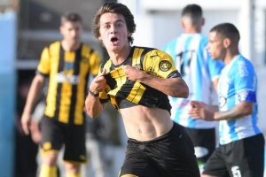 Facundo Pellistri juega en Peñarol.