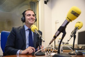 El alcalde de Almería en los estudios de la Cadena SER en Almería.