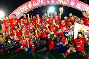 La plantilla del Girona celebrando el último ascenso.