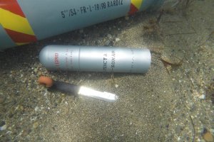 Bombeta anti sonar encontrada en la playa de Las Salinas, en Roquetas de Mar.
