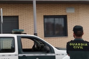 El detenido por la Guardia Civil accedía a las viviendas por ventanas abiertas.